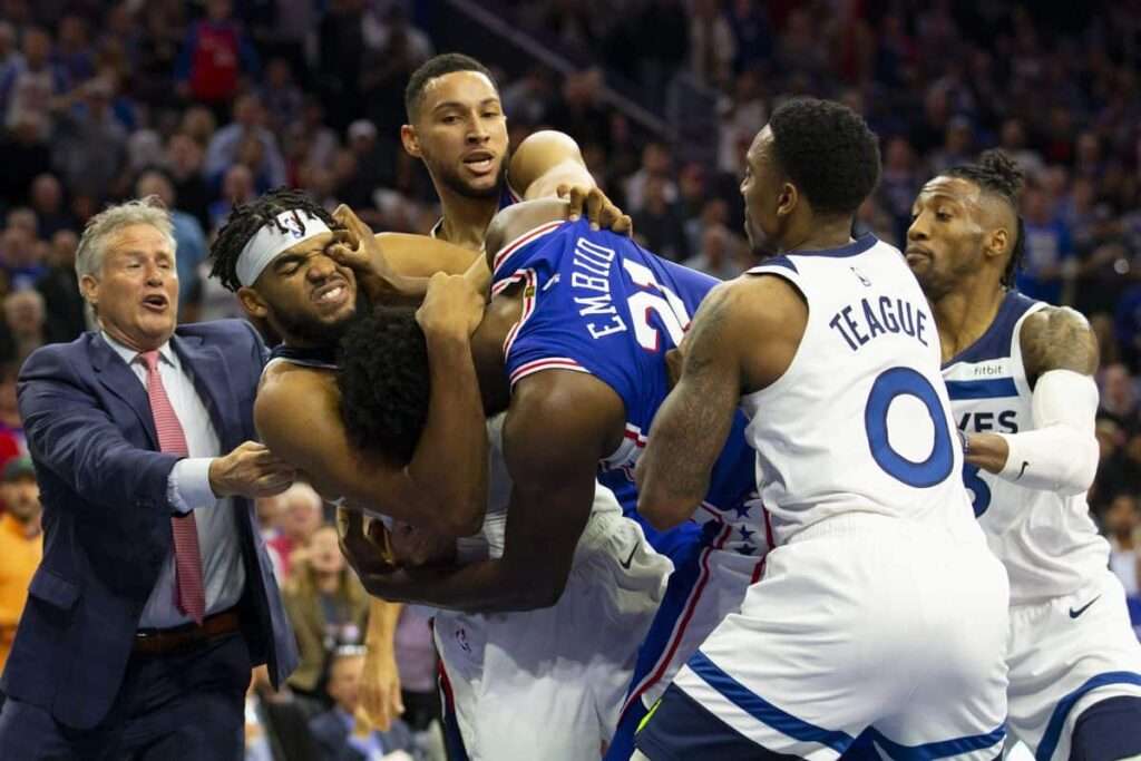 Joel Embiid et Karl-Anthony Towns se disputent sur les réseaux sociaux