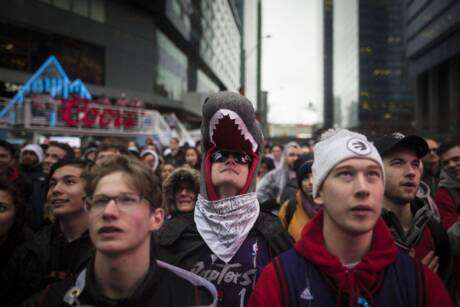 Jurassic Park: un fan fait 19h d'attente sous la pluie