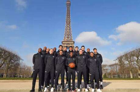 Les Bucks renversent les Hornets à Paris