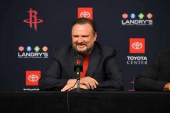 Daryl Morey dit avoir laissé tomber James Harden