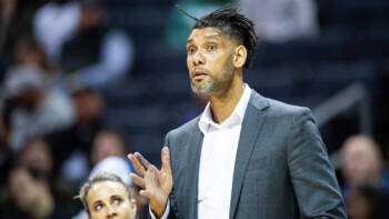 Tim Duncan gagne son premier match comme entraîneur-chef