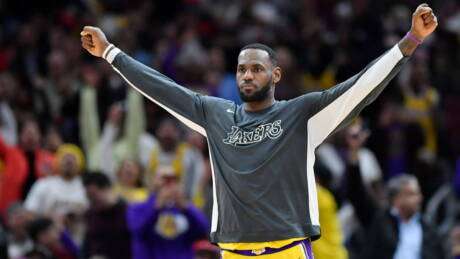 LeBron est le plus jeune à avoir atteint chaque plateau de 1 000 points