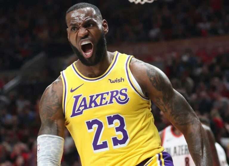 LeBron rejoint le club des 33 000 points