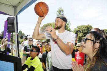 Stephen Curry veut donner un million de repas via sa fondation