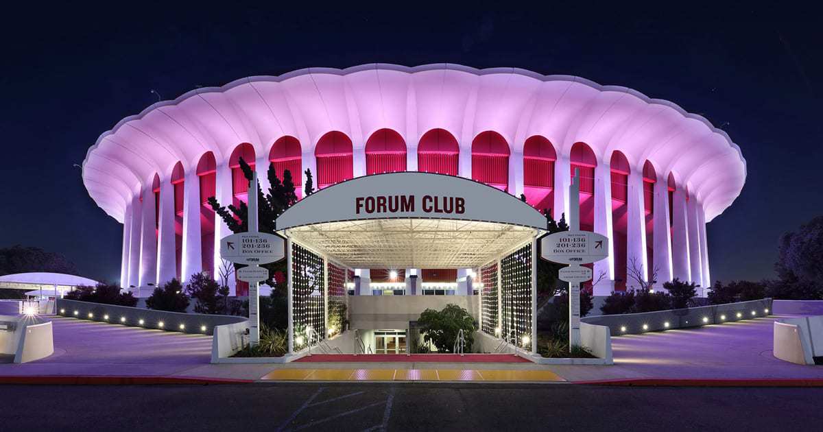Les Clippers achètent officiellement le Forum