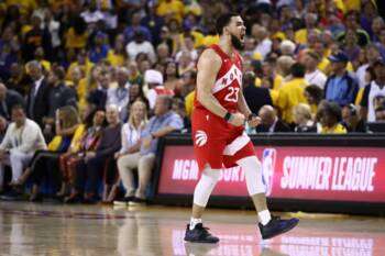 Fred VanVleet signe un contrat avec AND1