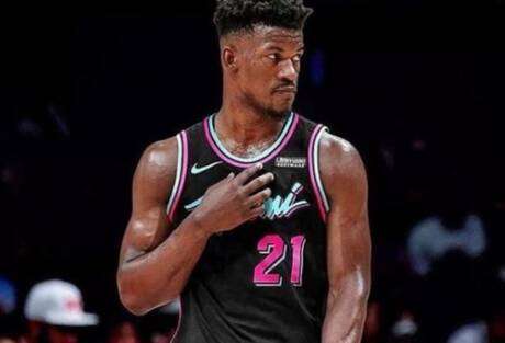 Jimmy Butler effectuera ses débuts avec le Heat mardi soir