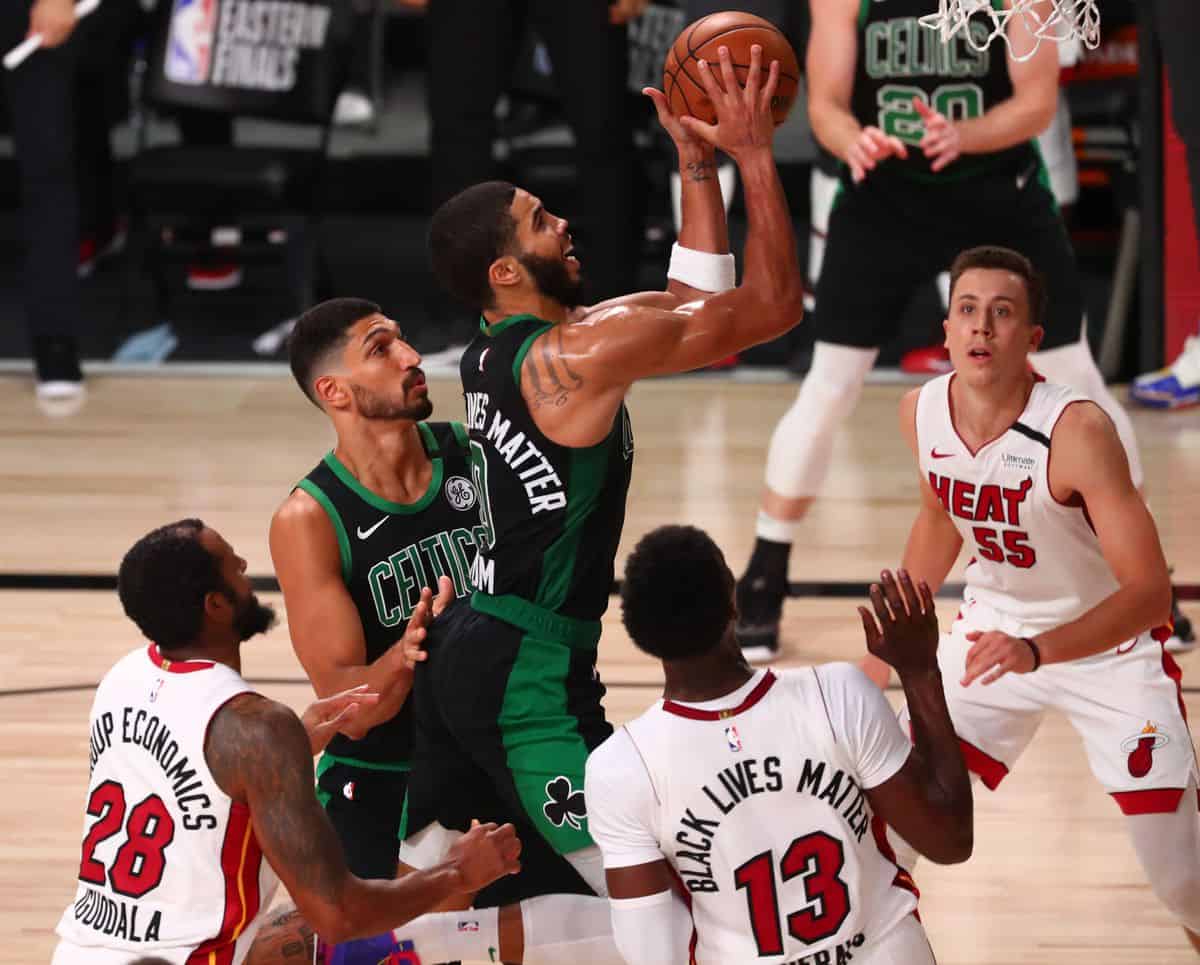 Les Celtics demeurent en vie et forcent un sixième match