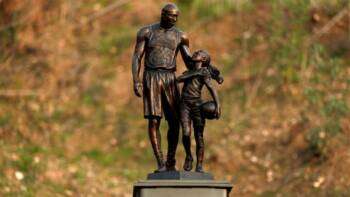 Une statue de Kobe et Gianna Bryant érigée en leur mémoire