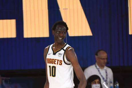 Bol Bol reste avec les Nuggets en signant un contrat de 2 ans