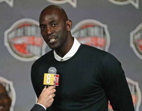 Giannis restera avec les Bucks selon Kevin Garnett