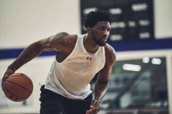 Joel Embiid dévoilera sa première chaussure signature ce soir contre le Magic