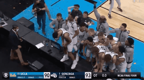 MATCH DE L'ANNÉE : Jalen Suggs bat le buzzer du milieu du terrain en prolongation