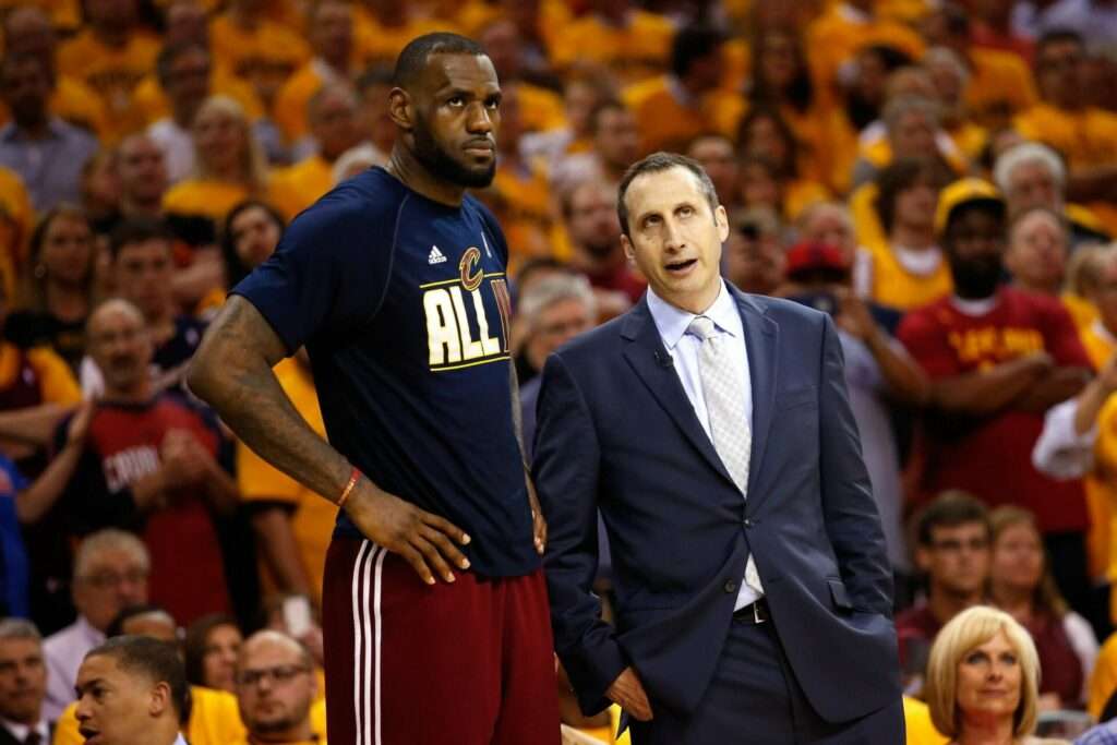 L'ancien entraîneur de LeBron James lui lance une flèche