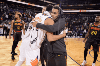 Trae Young et Devin Booker se livrent une lutte féroce