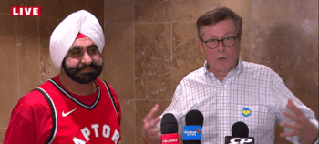 Nav Bhatia urge les partisans de laisser Kawhi tranquille