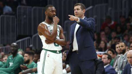 Brad Stevens lance des fleurs à Kemba Walker