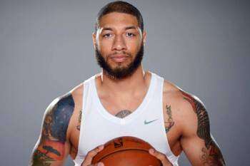 Royce White blâme les Lakers de ne pas avoir signé Carmelo Anthony