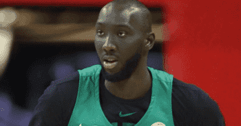 Tacko Fall se frappe la tête au plafond et subit une commotion