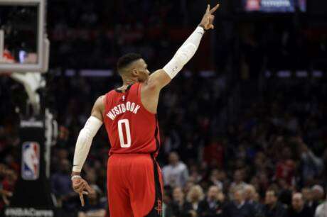 Westbrook donne 650 ordinateurs à des enfants dans le besoin